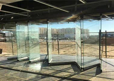 Стена стеклянного раздела комнаты шоу выставки Пакистана складывая под стальной балкой устанавливает